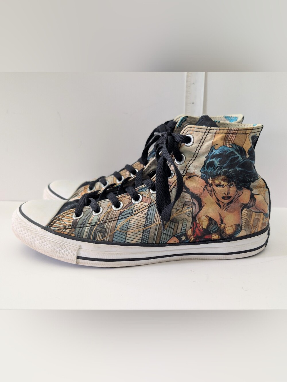 Converse Chuck Taylor All Star High Comics Wonder Woman Size Men's 9 Women's 11